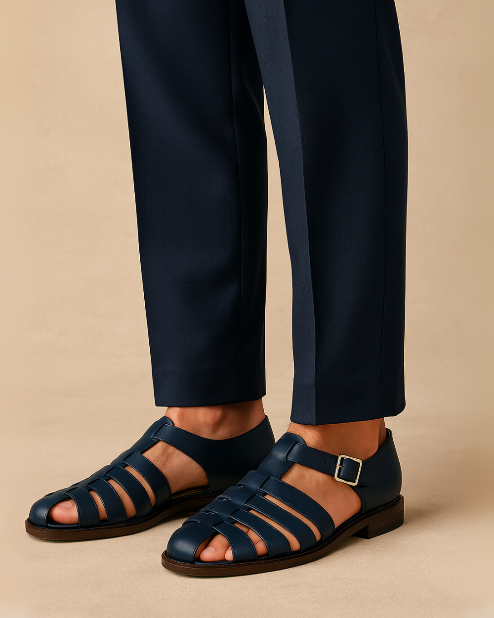 EMERY｜Closed sandals with strap